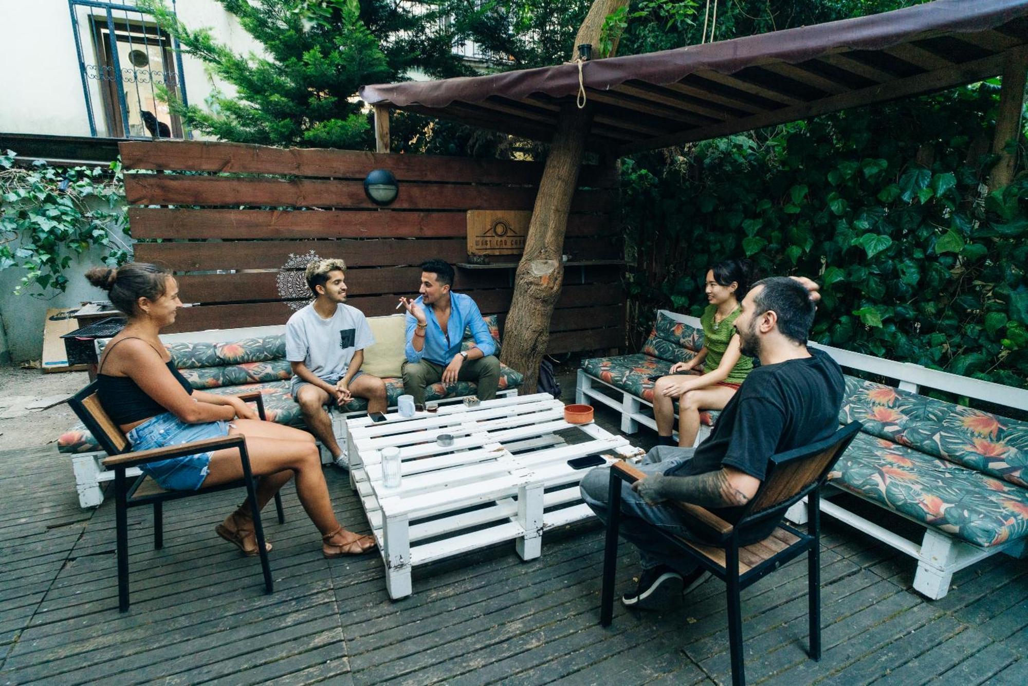 Hostel Hush Lounge *